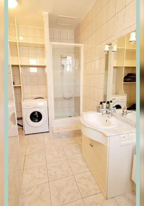 Spacieux T3 Au Pied Des Thermes Neris-les-Bains Luaran gambar